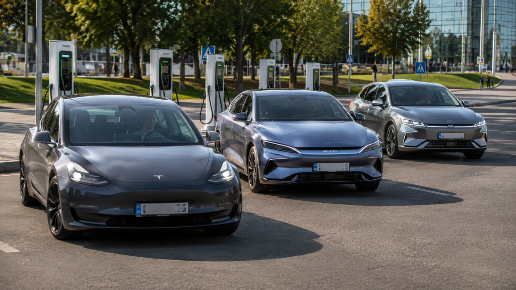 Tesla та інші популярні електромобілі 2026
